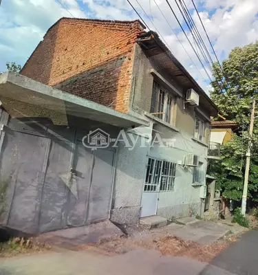 Двуетажна къща на топ локация гр.Хасково