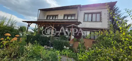 Двуетажна къща в с.Клокотница